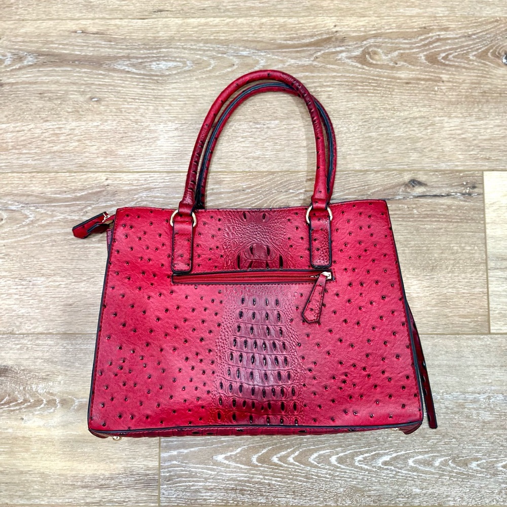 Stunning Red Crocodile Textured Handbag – Chic & Statement-Making! - Picture 3 of 8